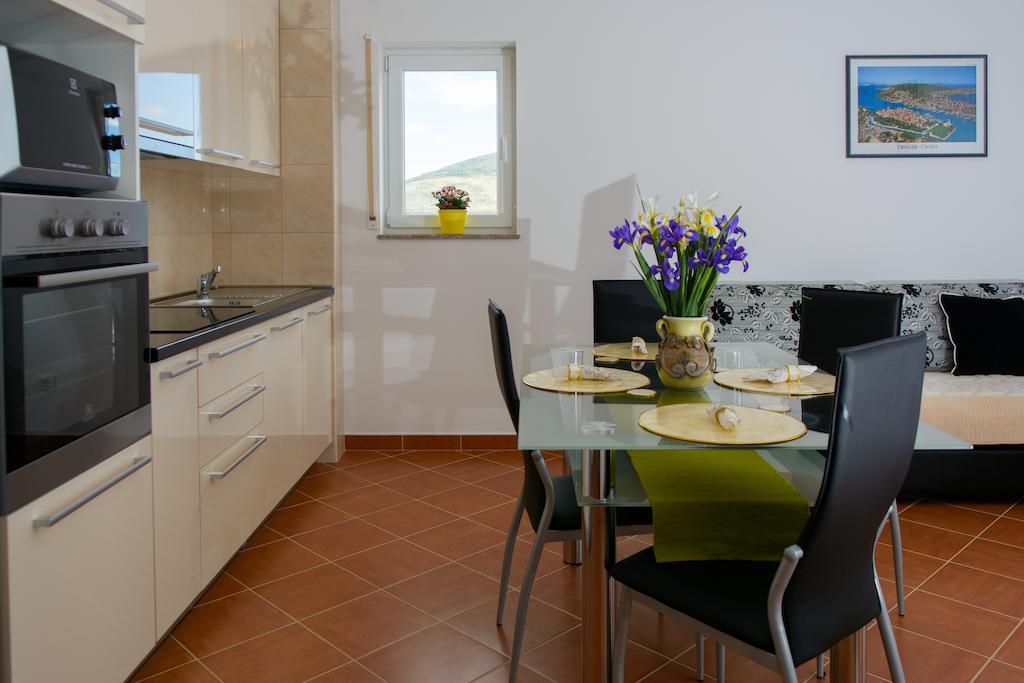 Apartments Mijo Trogir Rom bilde