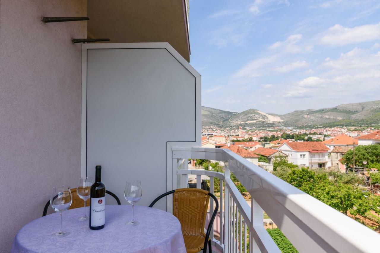 Apartments Mijo Trogir Eksteriør bilde